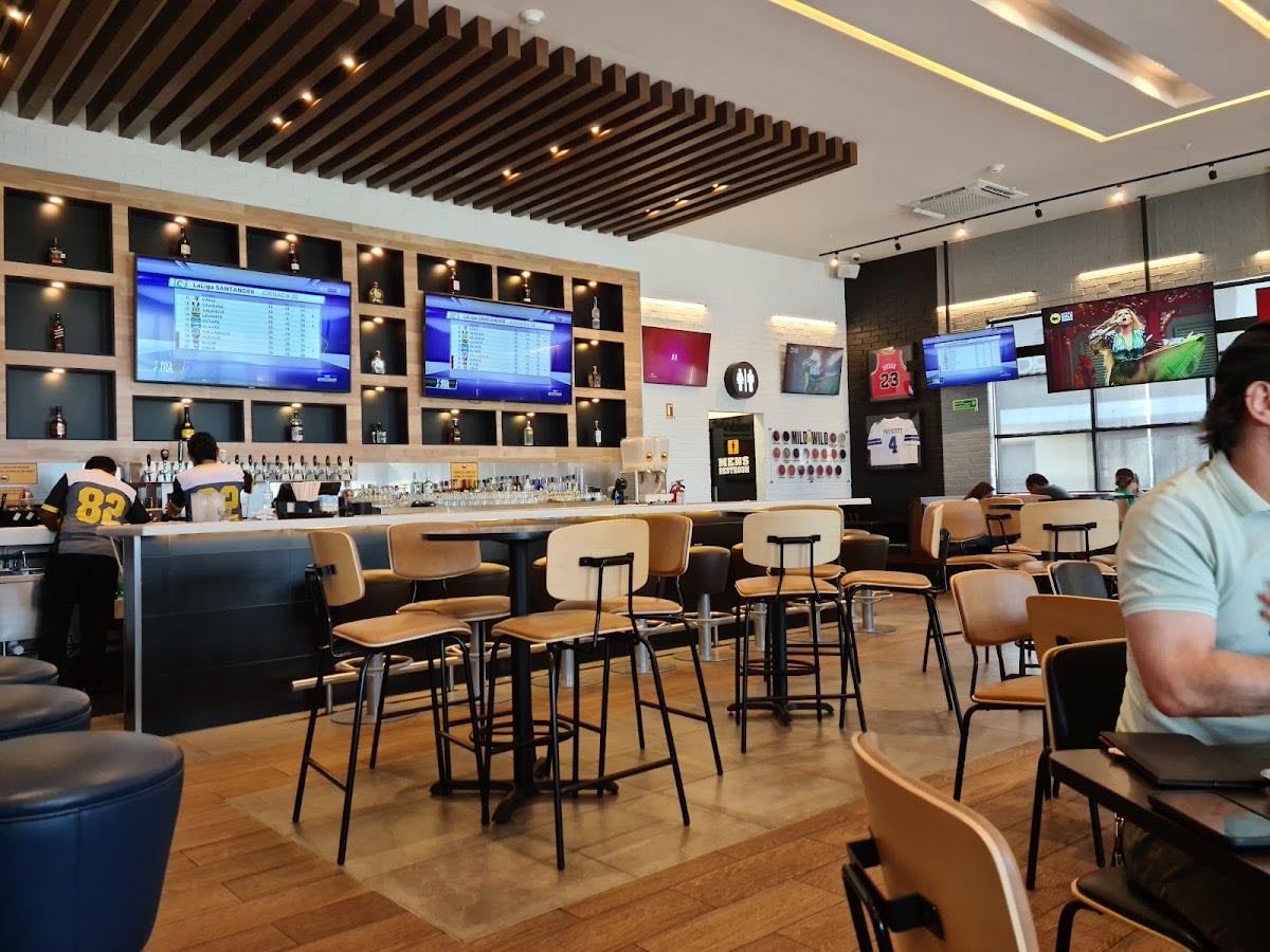 BUFFALO WILD WINGS