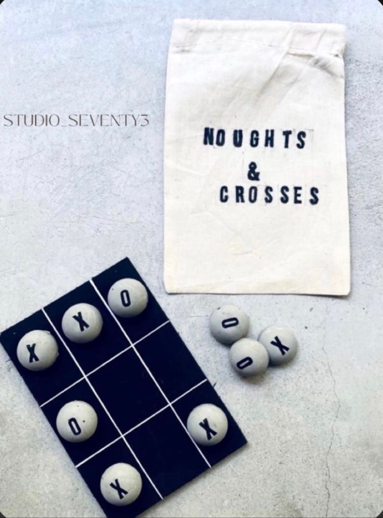Noughts & Crosses - Malorie Blackman · 2009