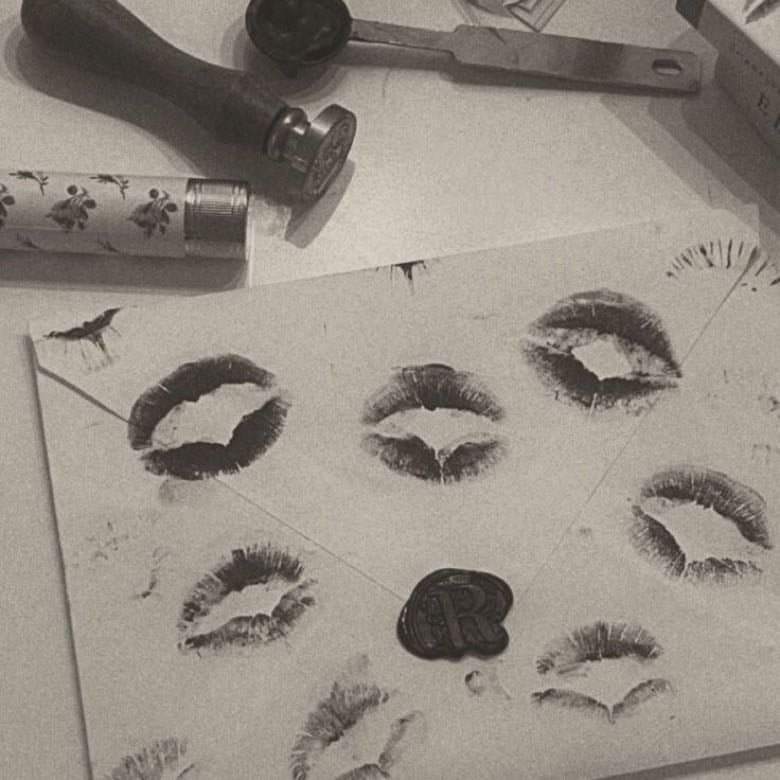 fresh out the slammer - Song · Taylor Swift
“he was with her in dreams“
“wearing imaginary rings“