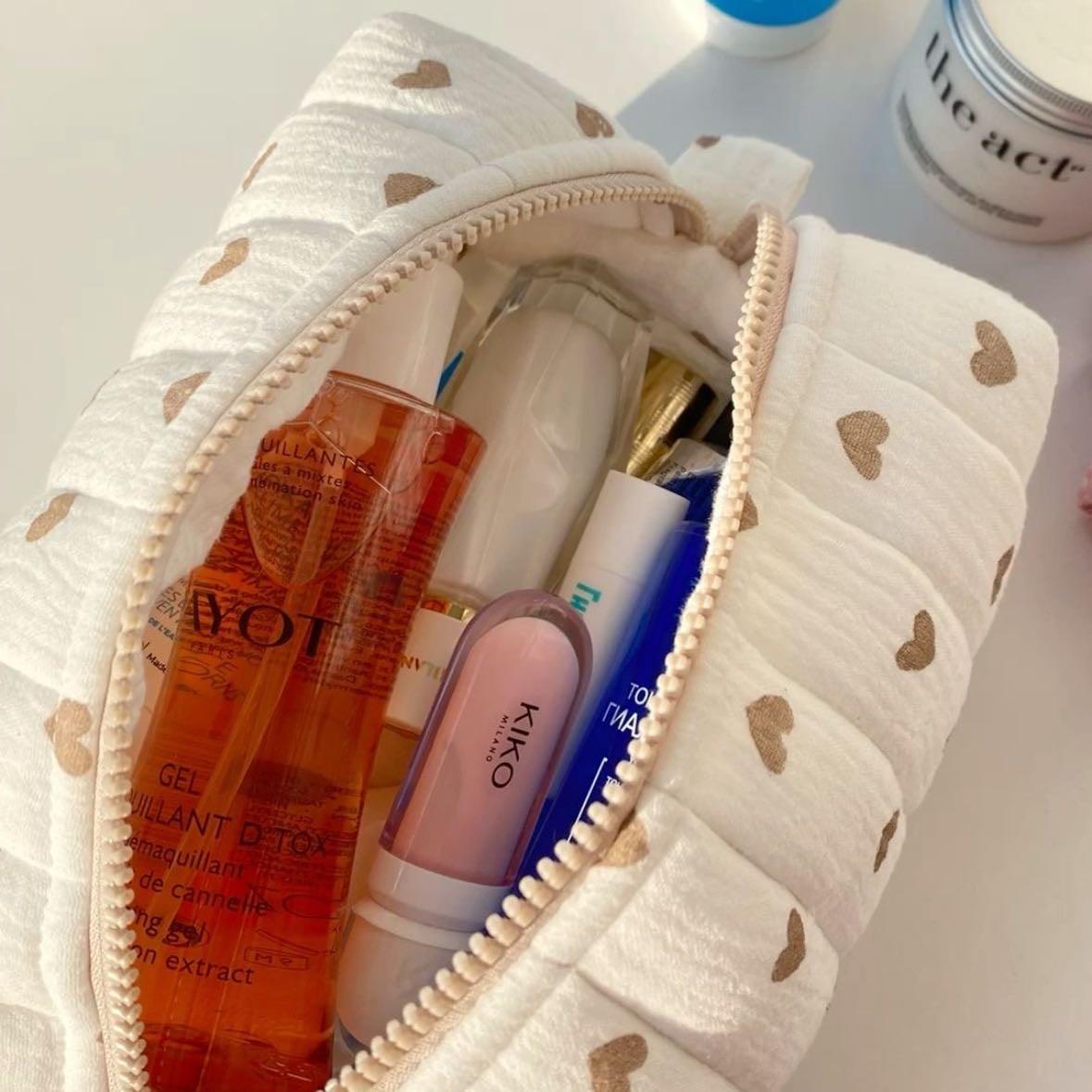 Kit personal - (pañitos, crema de manos, perfume, hidratante para labios, chicles, gloss, rubor)