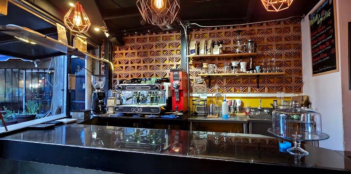 Farolito Aventurero Café