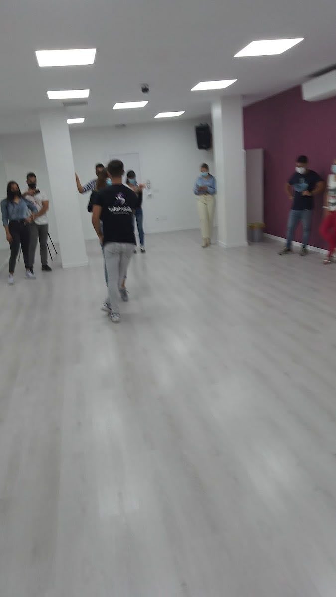 Salsabachata Sol - clases de bailar