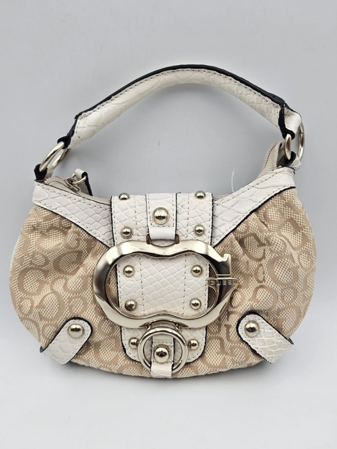 Cartera guess