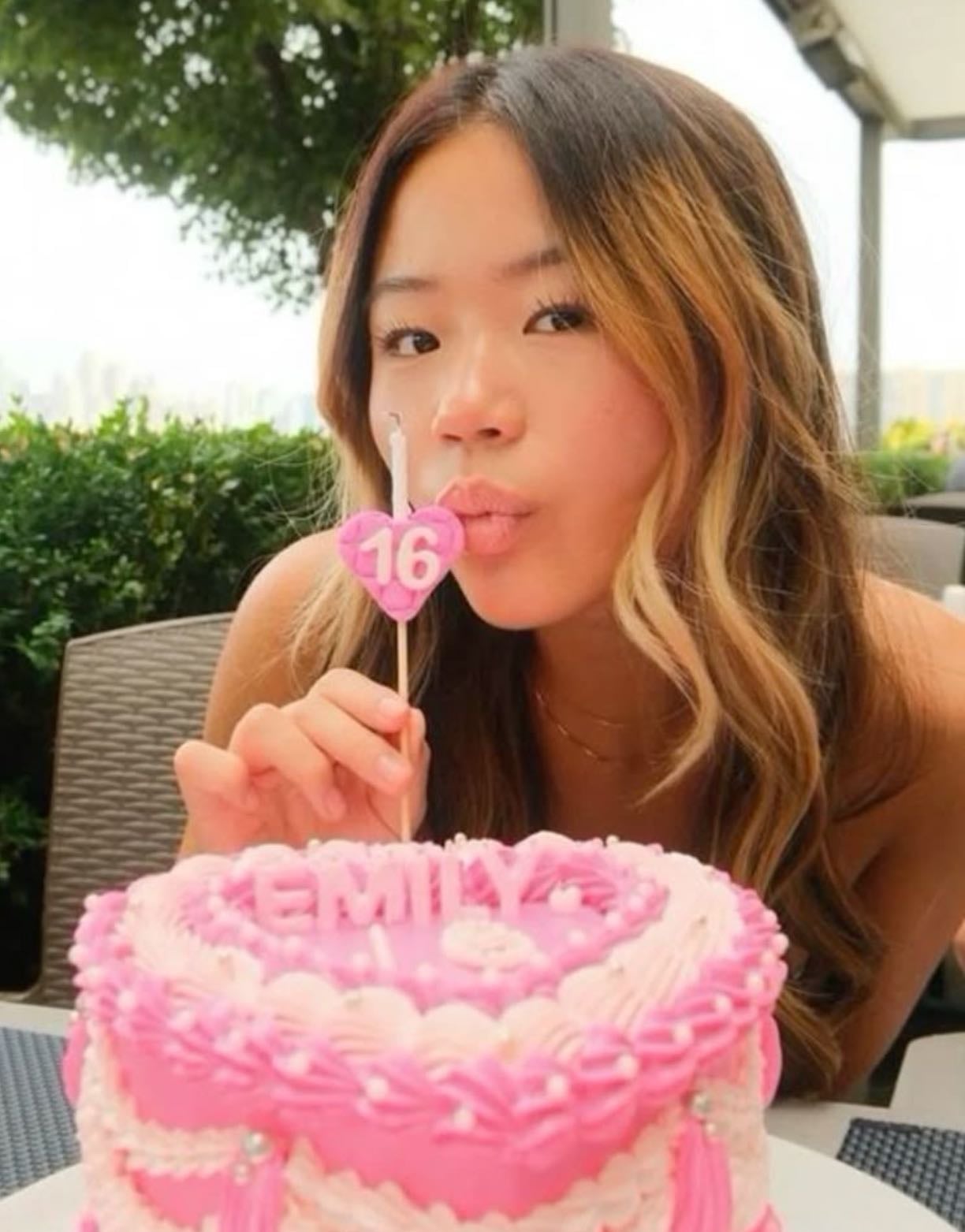 ✶ emily ha