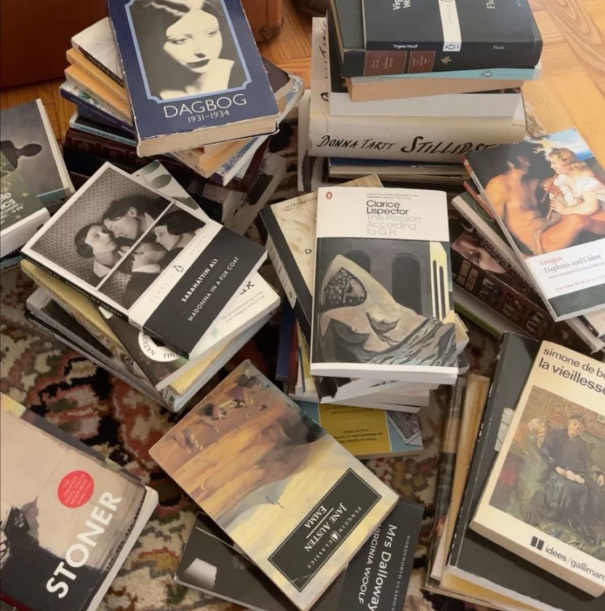 books🧸𝜗𝜚