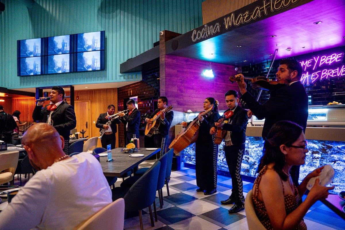 Pez Gallo Sushi & Cevichería