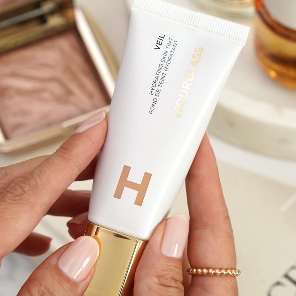 Veil tint hourglass