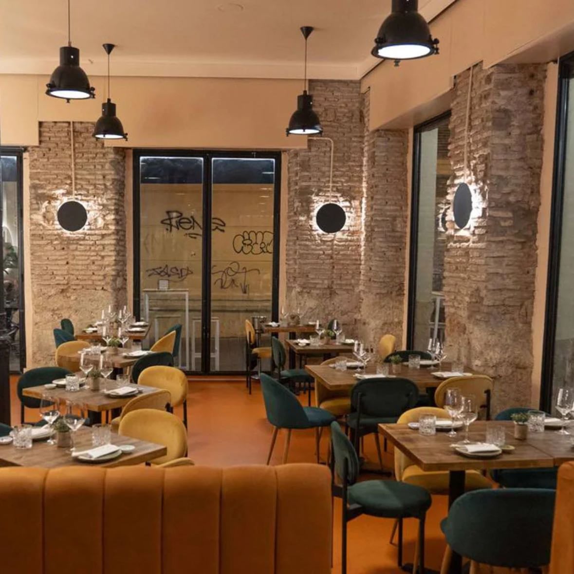Ronda 14. Restaurante fusi贸n peruano y cocina nikkei en Avil茅s