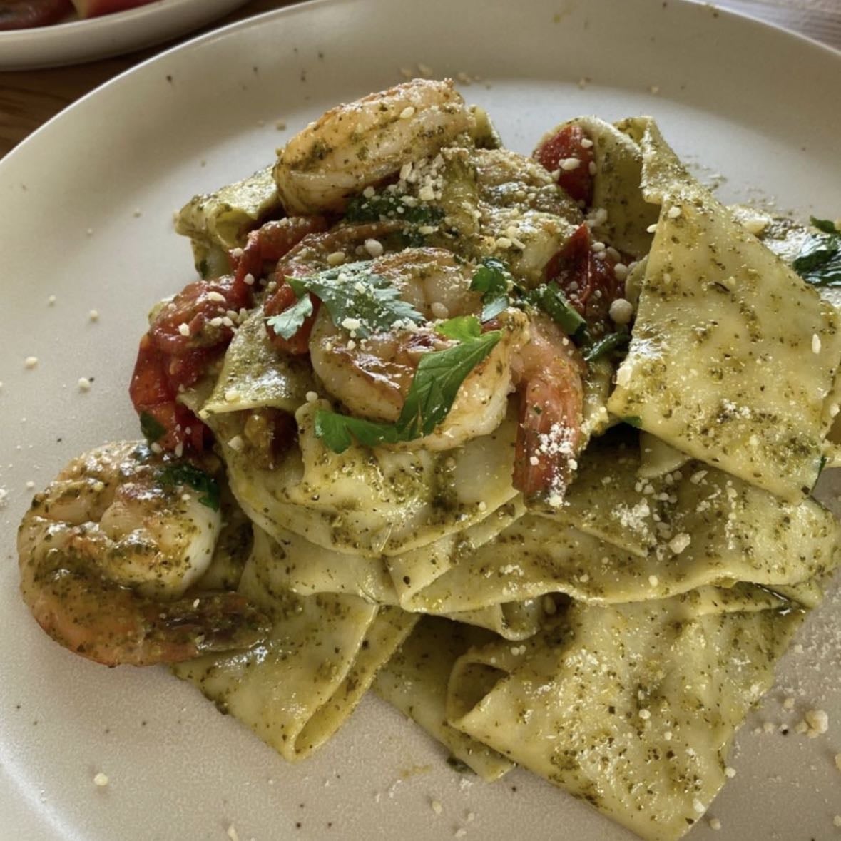 pasta al pesto con gambas