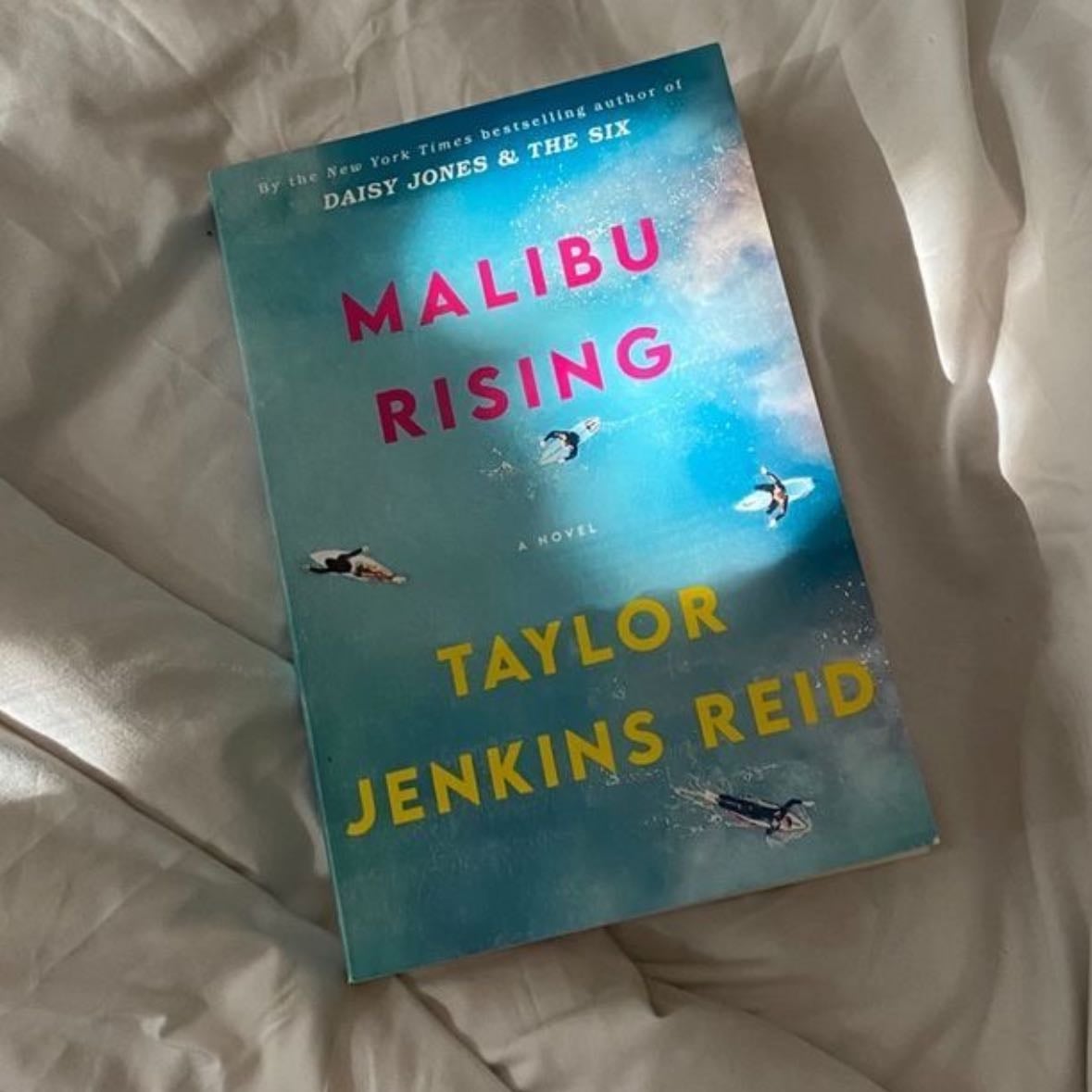 Malibu Rising: A Novel - Taylor Jenkins Reid · 2021