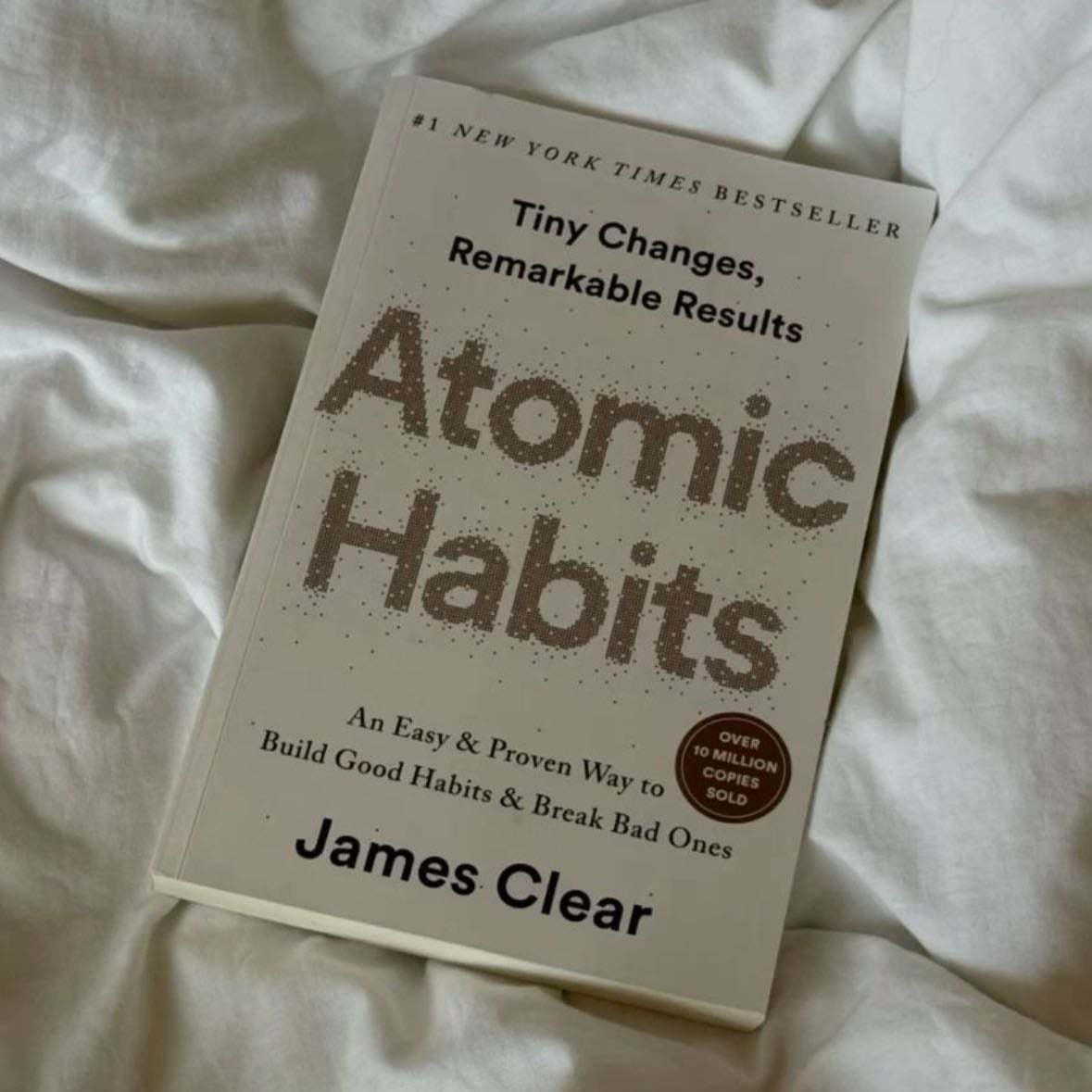 Atomic Habits: An Easy & Proven Way to Build Good Habits & Break Bad Ones - James Clear · 2018