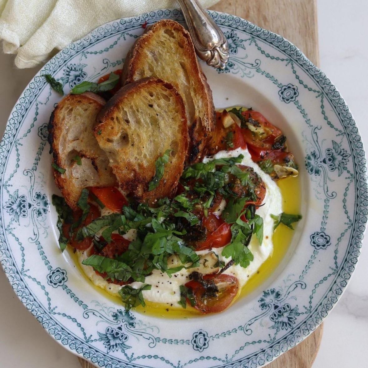 burrata con tomate
