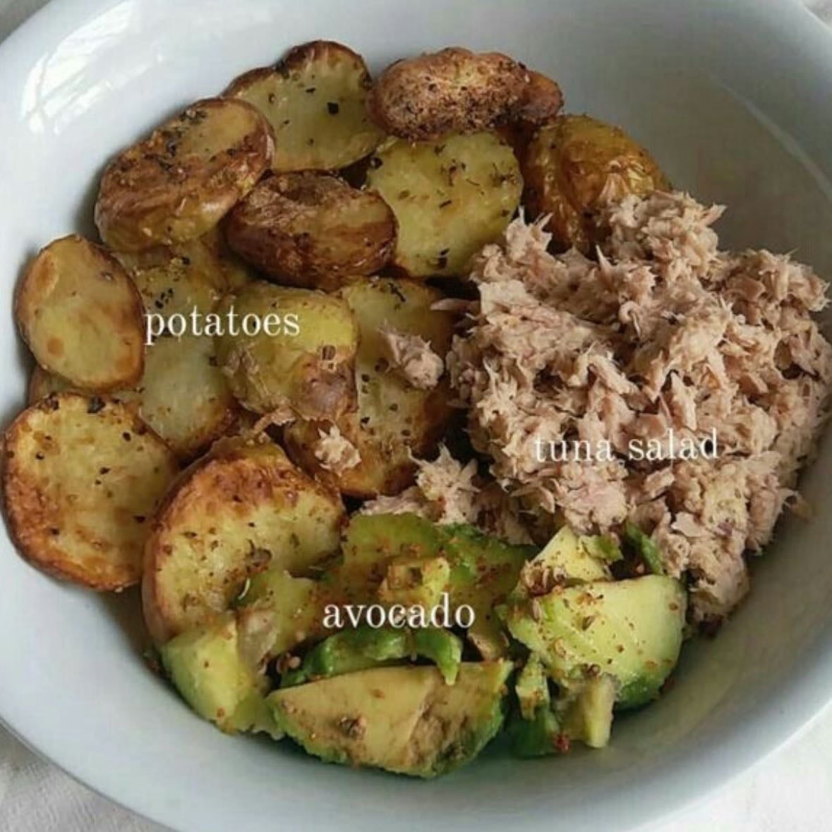 atun con patatas y aguacate