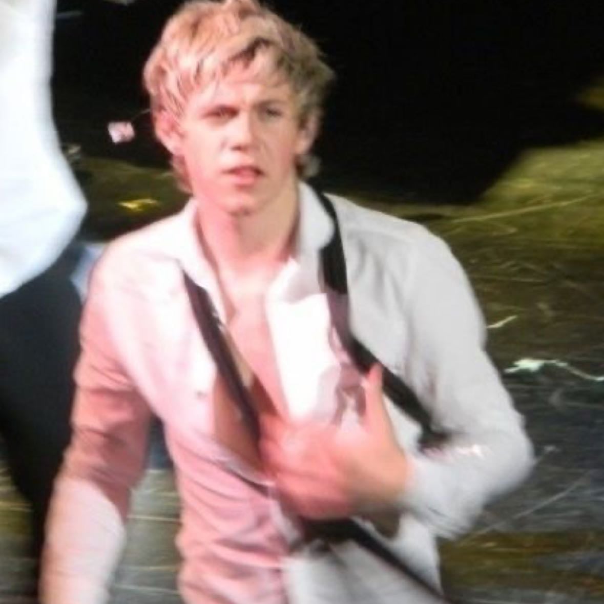 FRAT BOY NIALLLLLLLL - OH MY GOD HE IS MY FAVORITE MEMBER AND ERA EVER AHHHHHH i am obsessed with it and his voice in this eras was so so so good