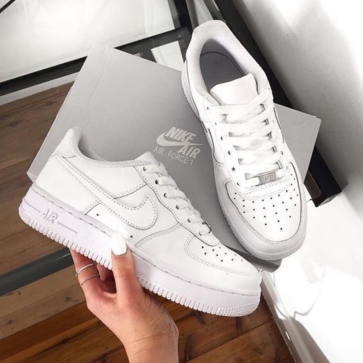 zapatillas blancas