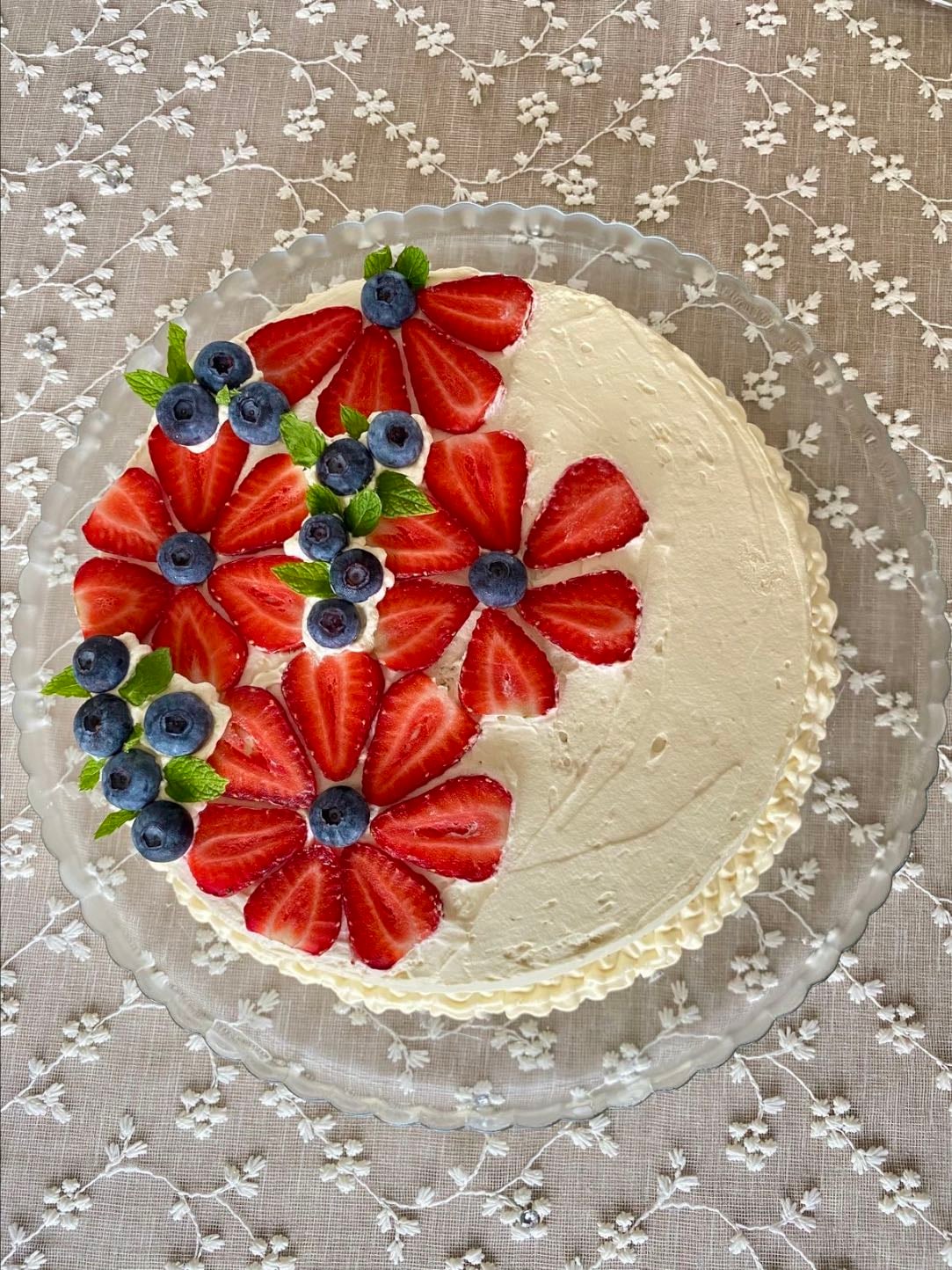 vanilla berry cake