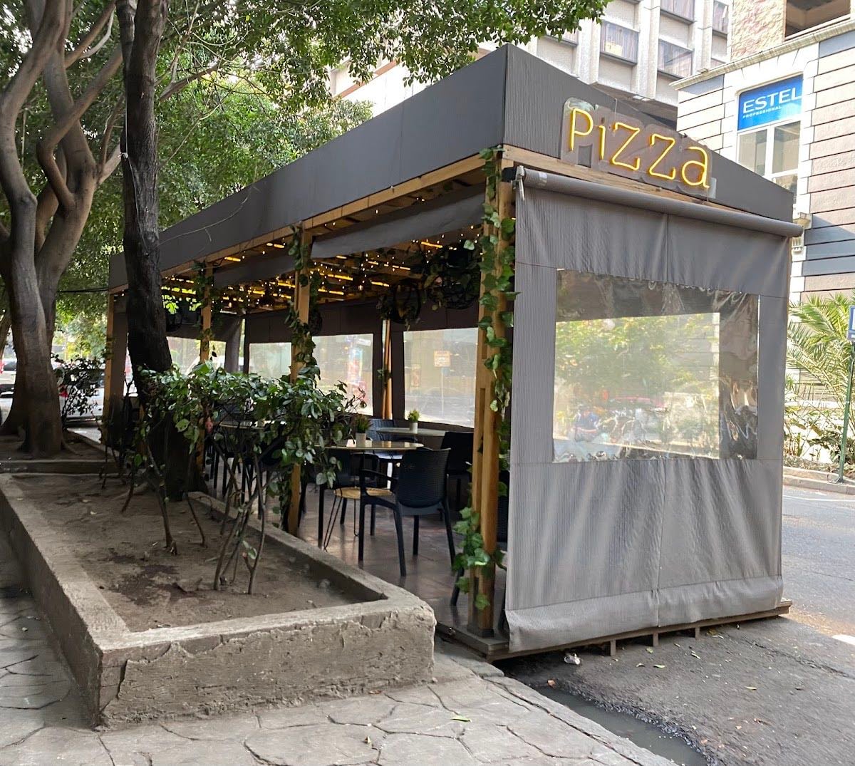 Coppola Pizza Vinyl Bar