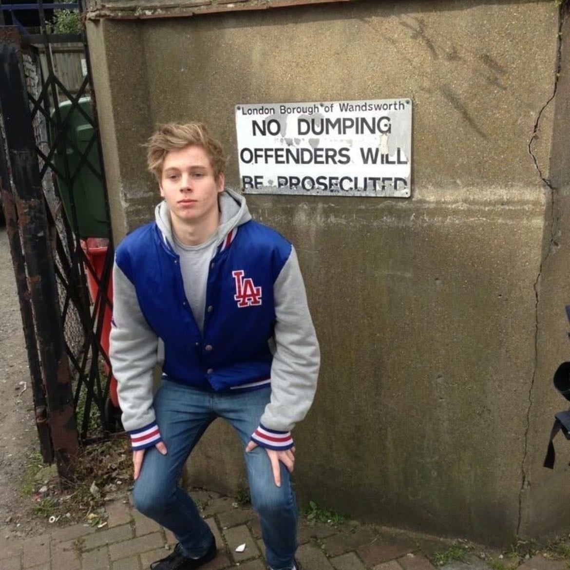 glass? gloss? i don’t know who i am - -luke 🍻