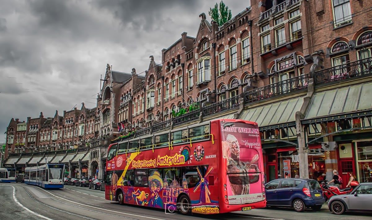 CitySightseeing Amsterdam Bus stop - 10 am - 5 pm cada 25 min
Canales 10 am - 10 pm (1hr)