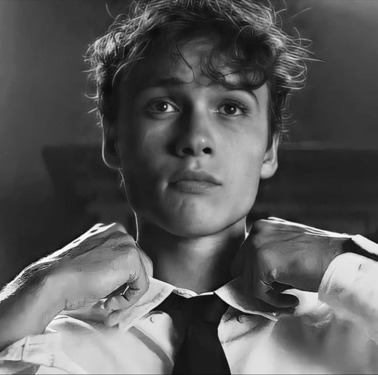 Mattheo Riddle - The most puppy eyes I seen in my whole life, bad boy vibes, “I’m only sweet with you” type of boy, he would treat you like a princess, naturally funny, look soooo hot after a fight, he would stop smoking because of you, I KNOW IS FICTIONAL LET ME DREAM