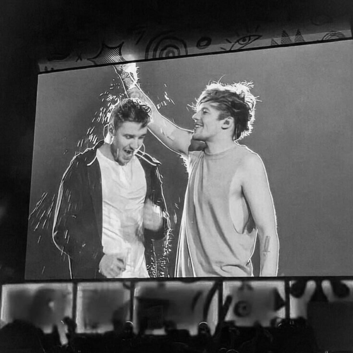 Liam and Louis water fights