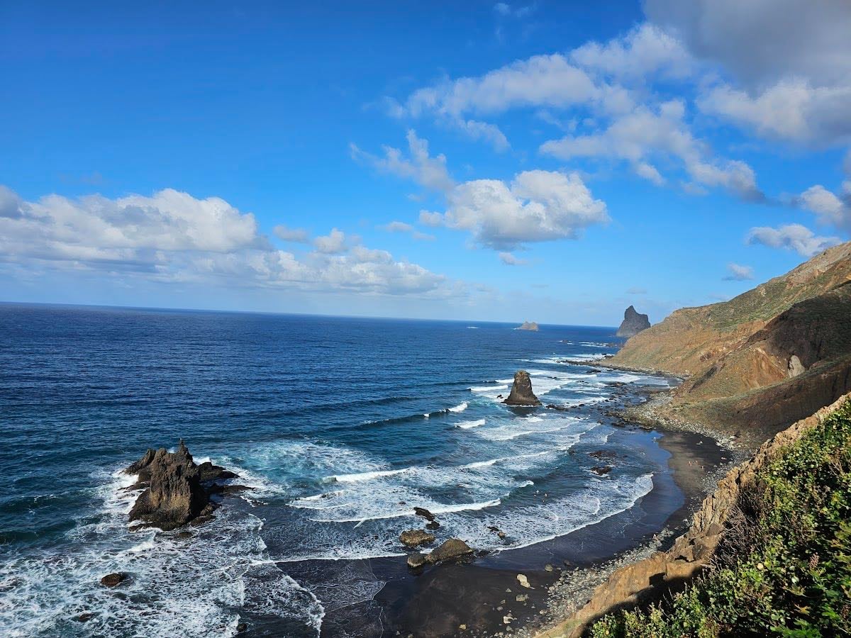 Playa de Benijo 🐚 - Una playa de arena negra única en el norte