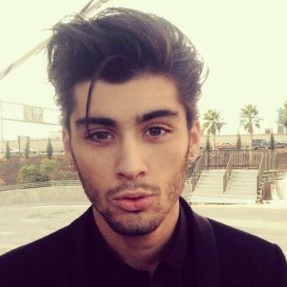 WE LISTEN AND WE DONT JUDGE! - „A hole new world“ by Zayn is better then the original Song!