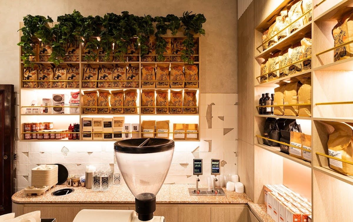 Black & White Espresso Bar - The Strand