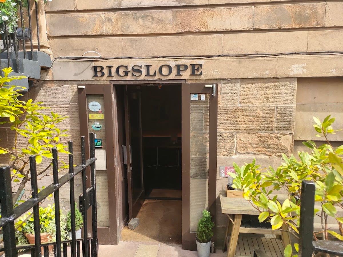Big Slope - Good interior, weird pints but st Mungo’s, felt very goody inside but decent below ground seating