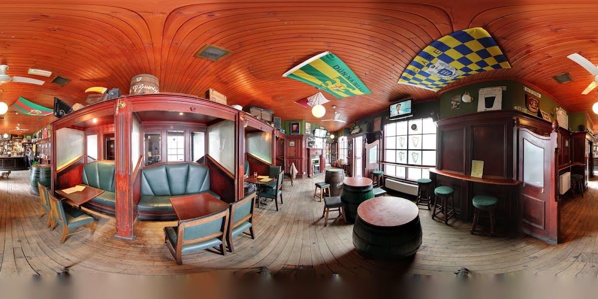 Jinty McGuinty's Irish Bar - Very much enjoy esp for Ashton lane