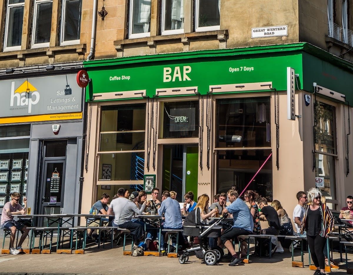 Bananamoon - Good outdoor seating excellent lighting really enjoyable pint - £5 tennents it’s fine I guess
