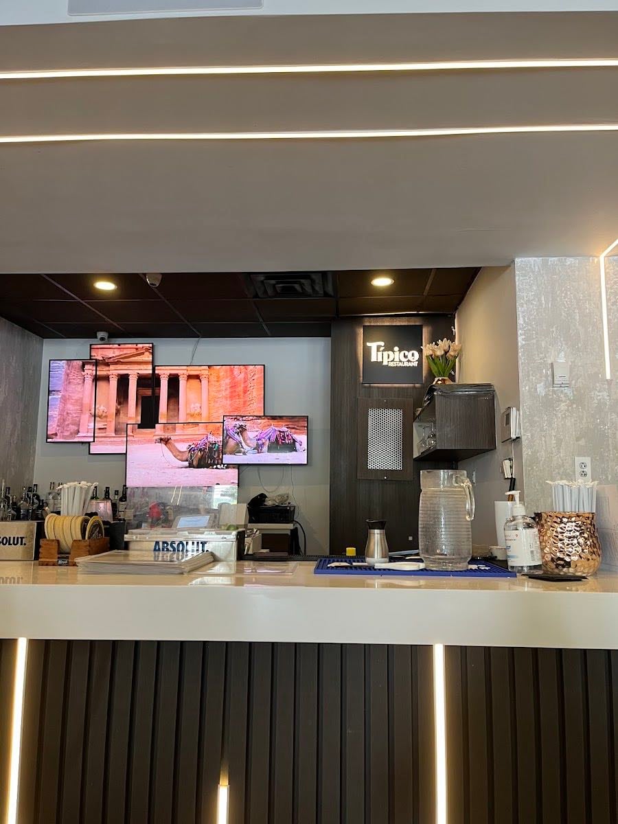 T铆pico Restaurant