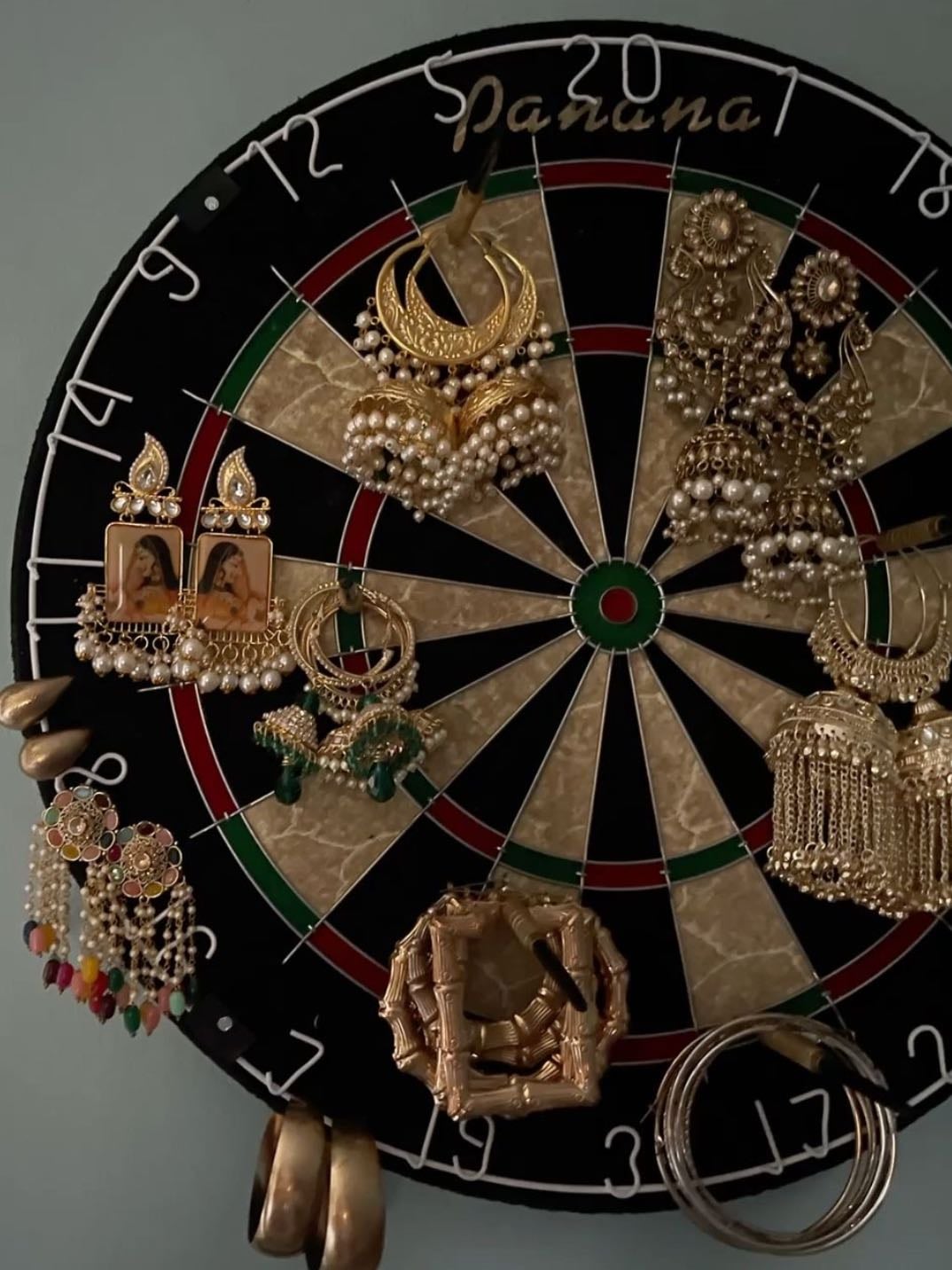 Dart board jewelry hanger