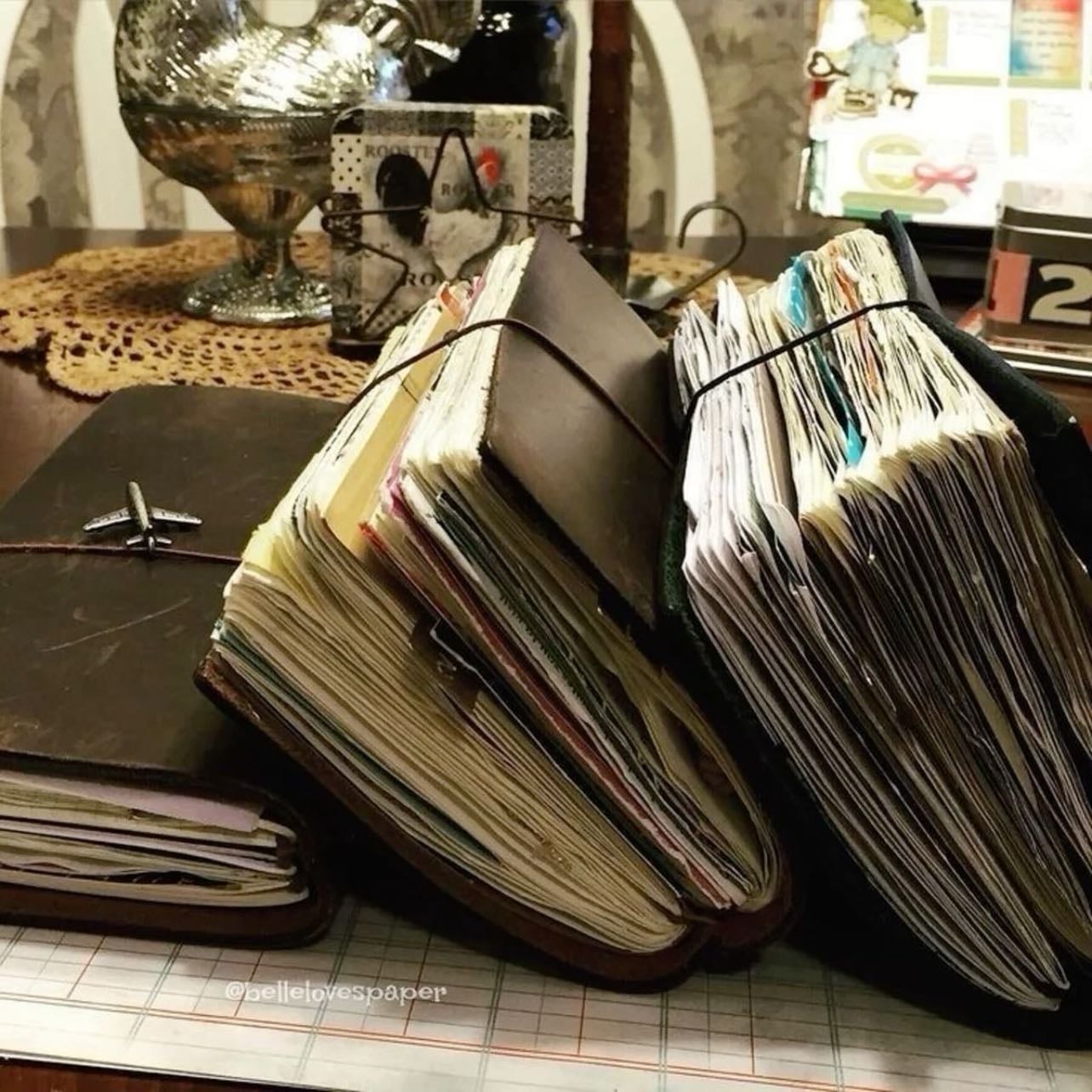 Journal - le gusta escribir en mi journal, no lo adorno pero me encanta escribir de mi día, o simplemente escribo mis historias