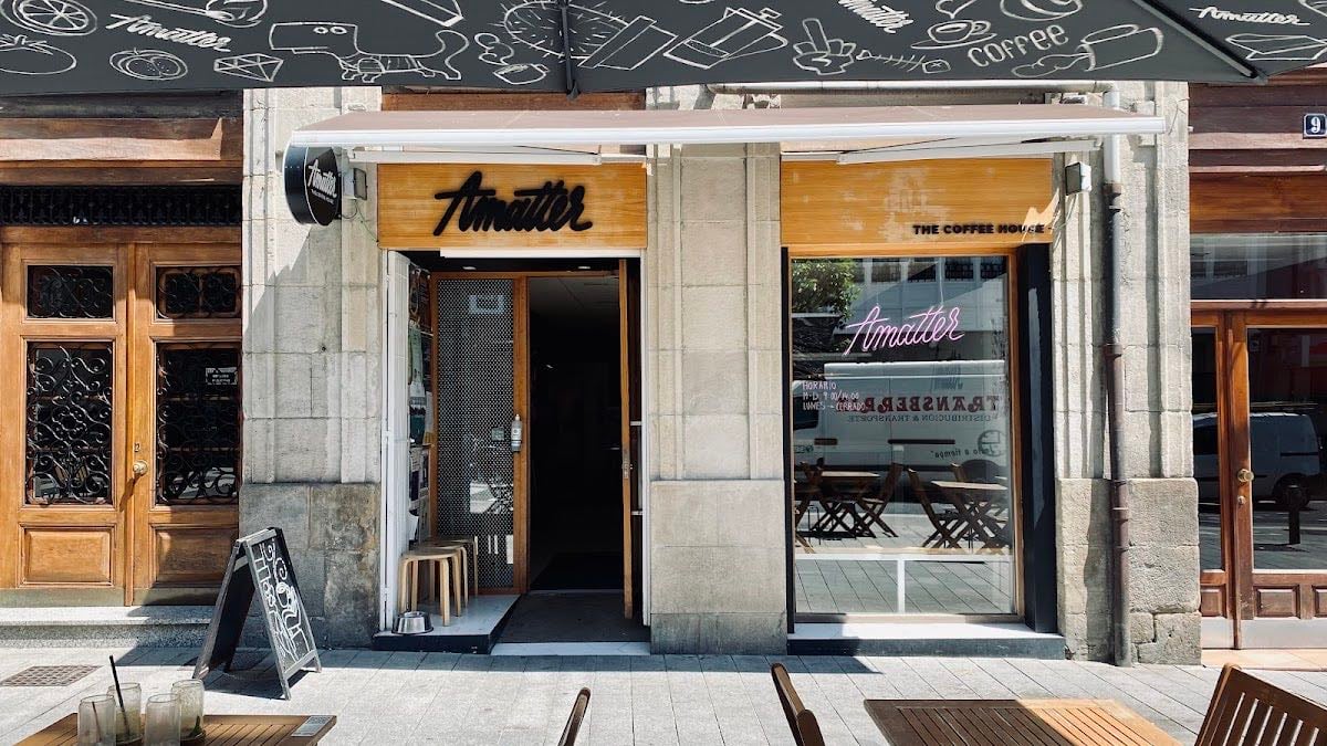 Amatter café - Very small, has the best açai bowls but only opens in the mornings