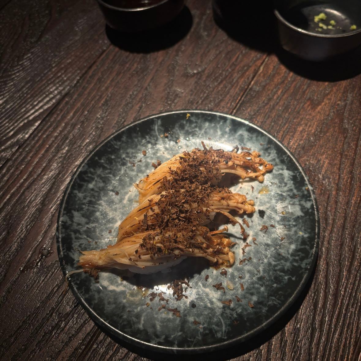 Hotaru Mitikah - Comida japonesa deliciosa. Highlights: temaki baked king crab, tiger y spider roll, nigiri de totoaba y hamachi mantequilla.