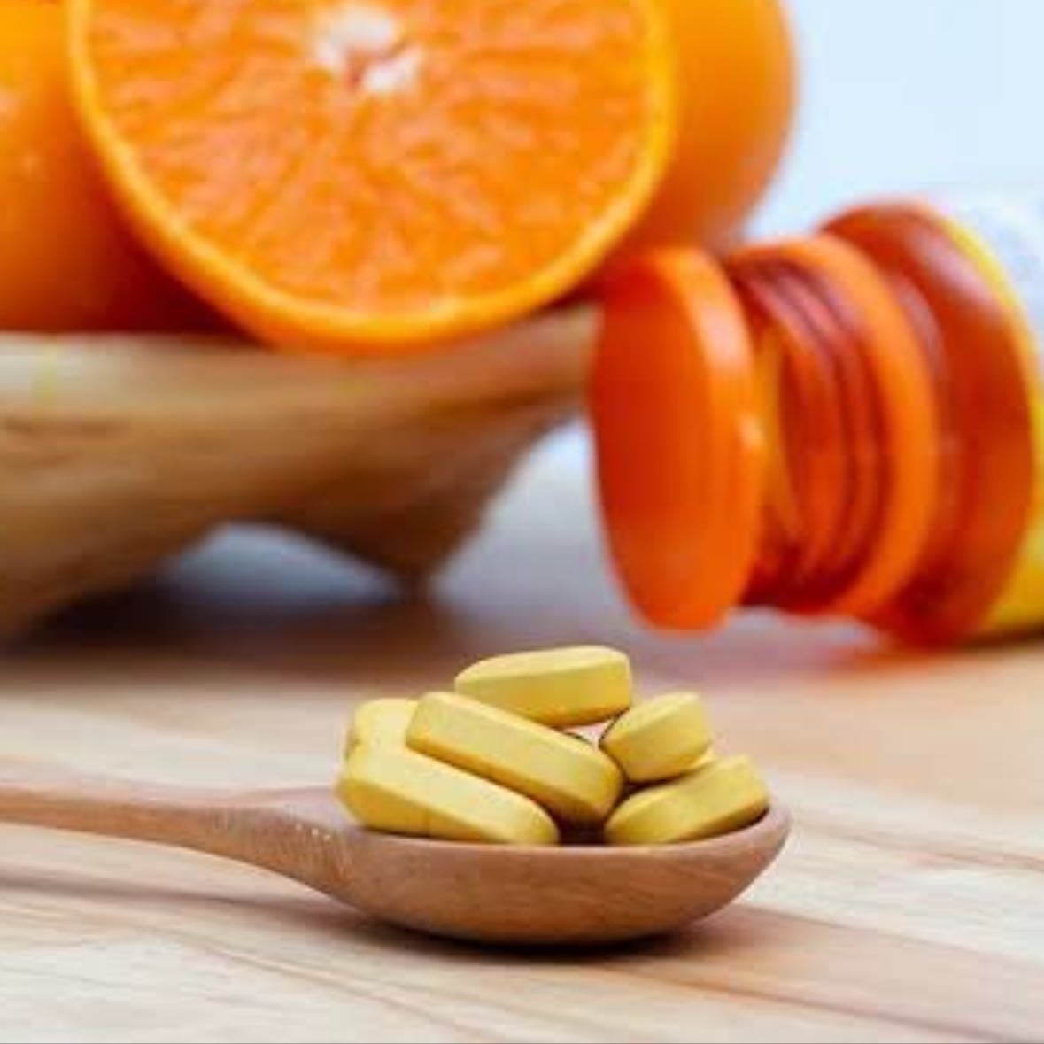 vitamina C - - Fortalece el sistema inmunológico - Reduce el estrés oxidativo - Mejora la absorción de hierro