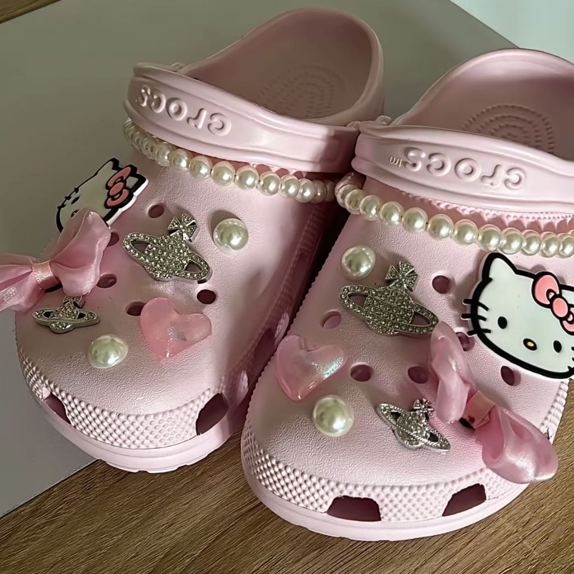 Crocs rose - Avec pins hello kitty taille: :36