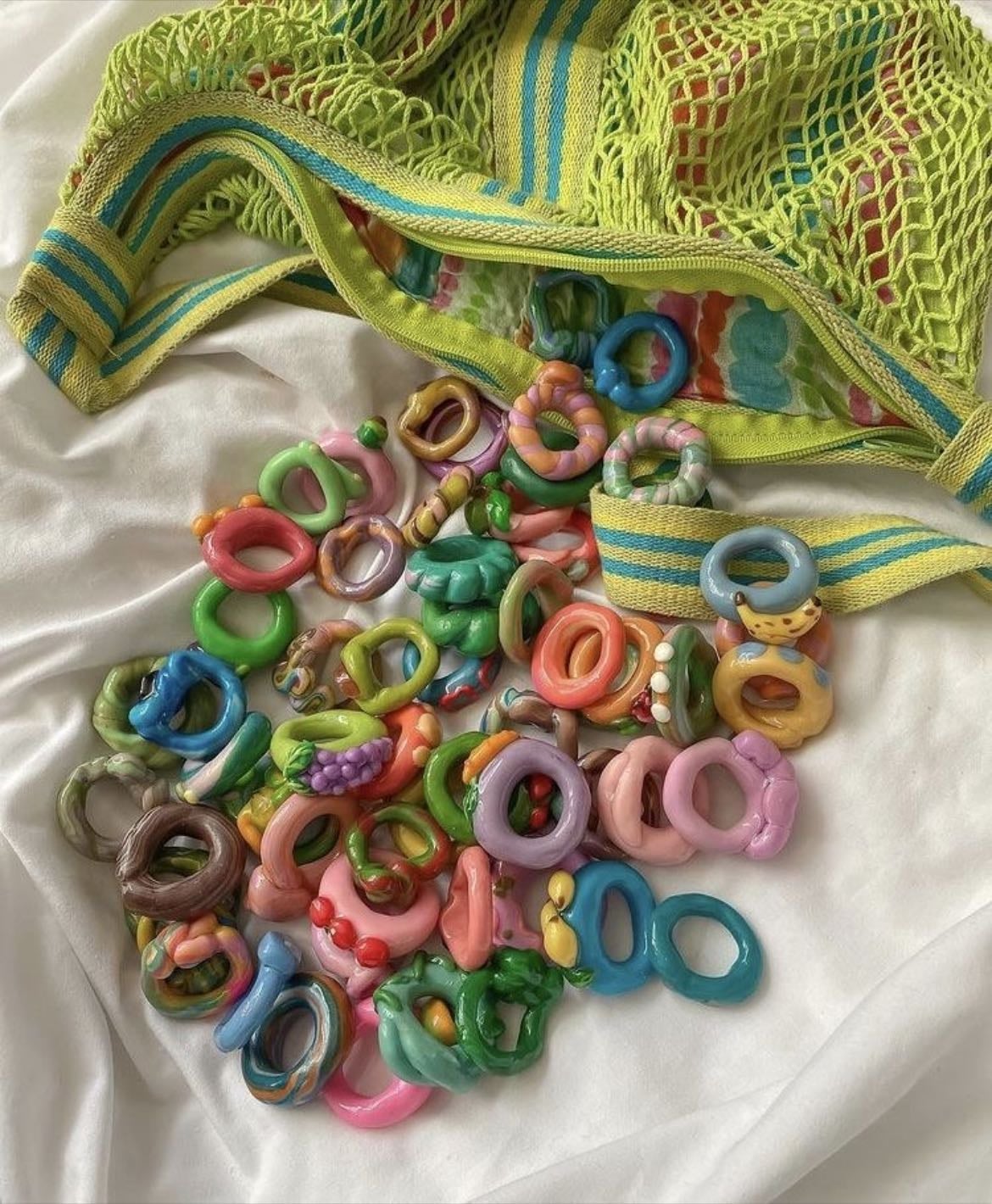 rings - Made out of beads, clay, paper or whatever 💍🥝