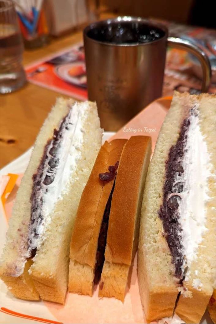 Ogura Sandwich Plate - Komeda Coffee Shop