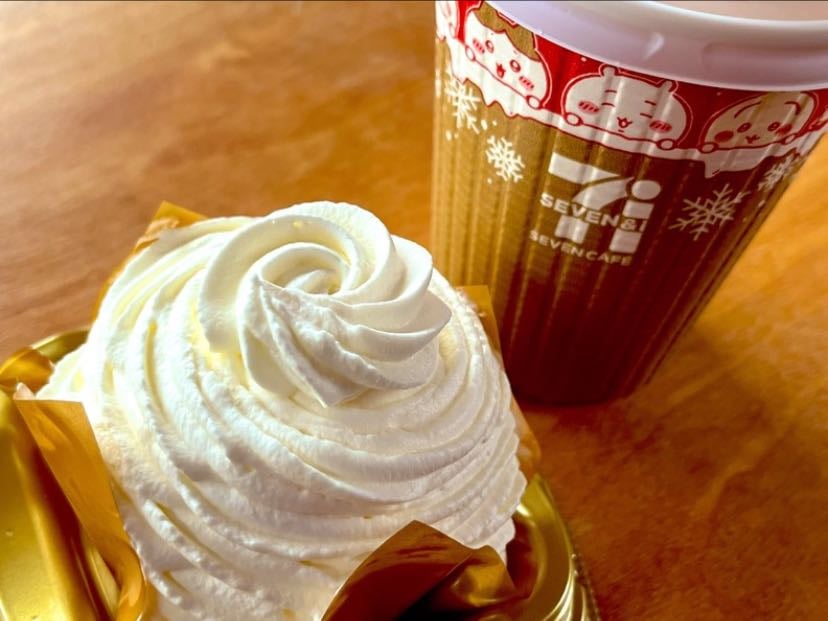 Seven Eleven Chiikawa strawberry cake