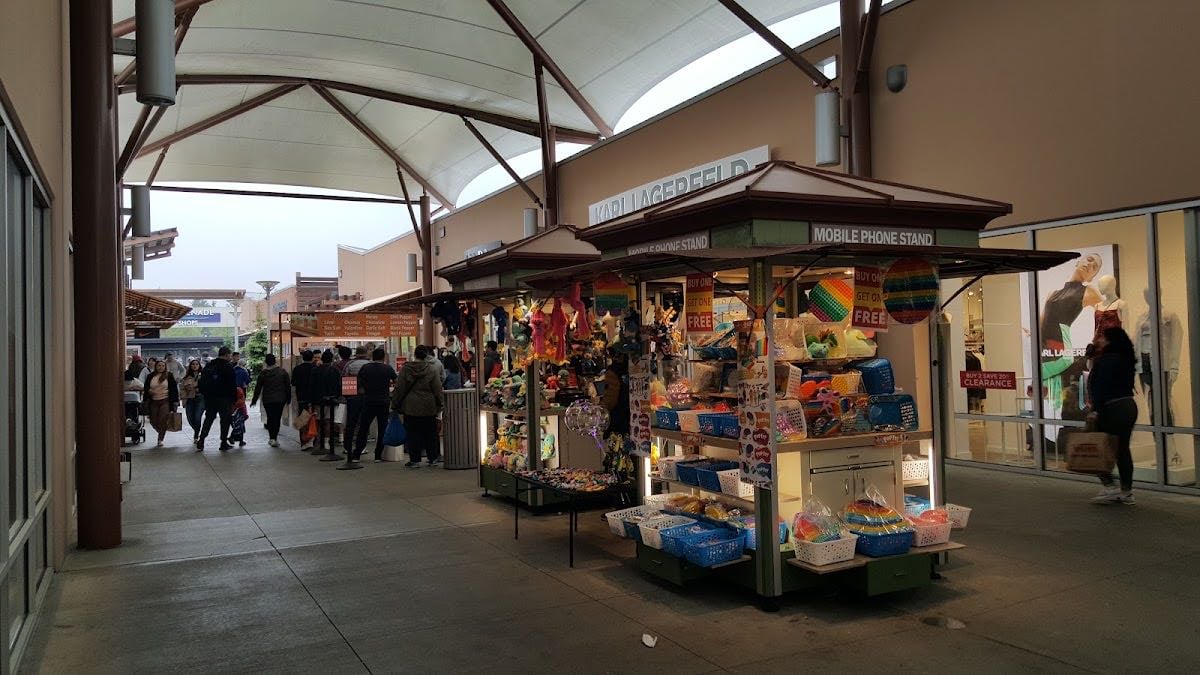Seattle Premium Outlets
