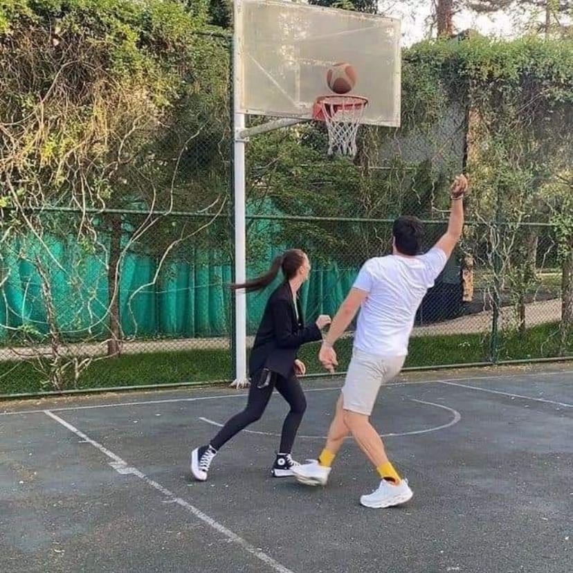 Jugar basketball
