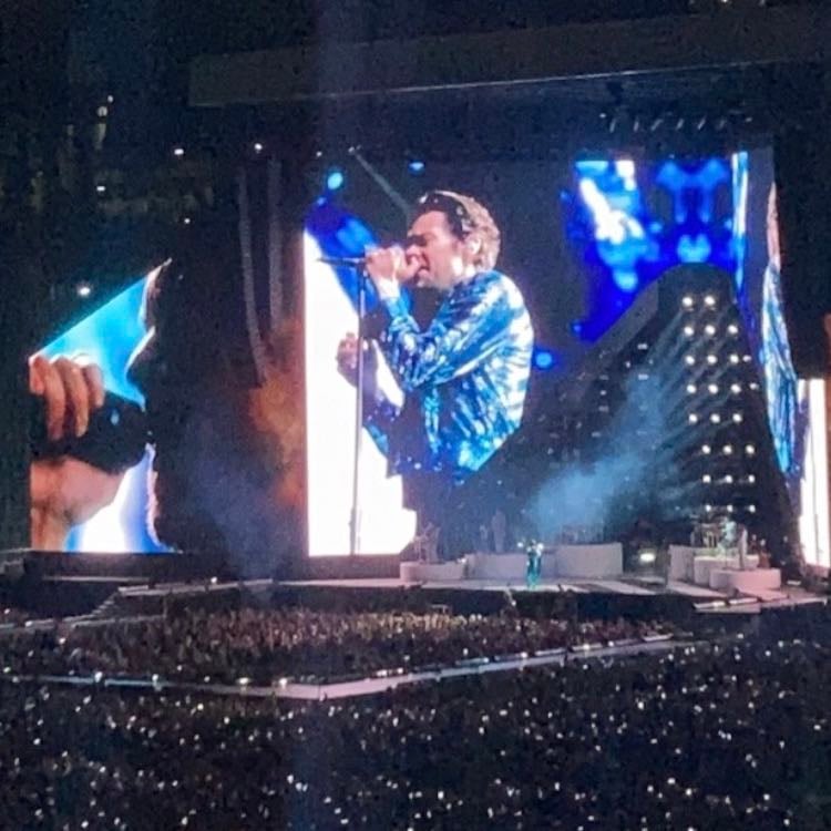 harry <33 - I took this picture by myself at my hslot show and it just reminds me of it and makes me incredibly happy