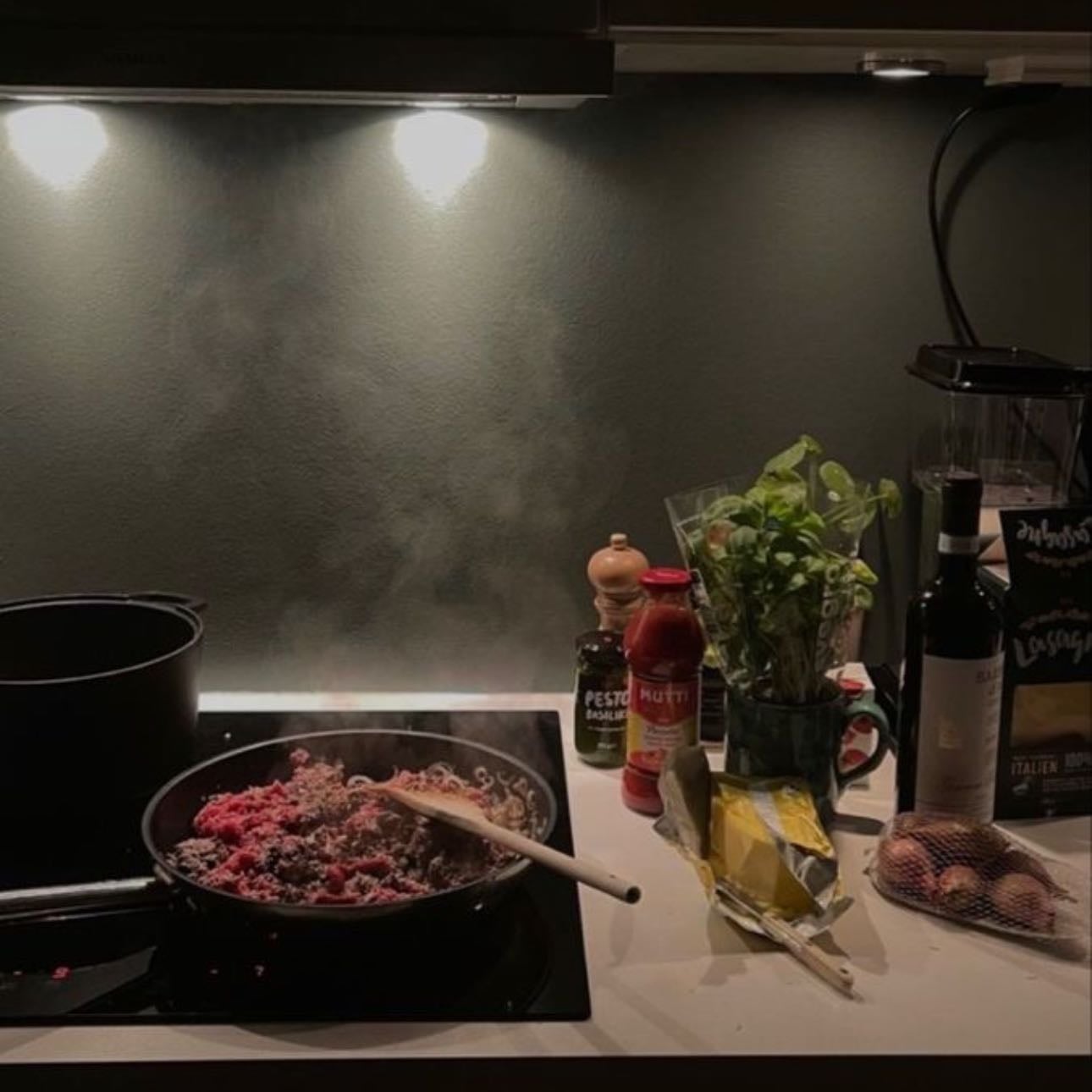 cocinar - hacer una o dos cenas para las personas que amo para perfeccionar mi cocina