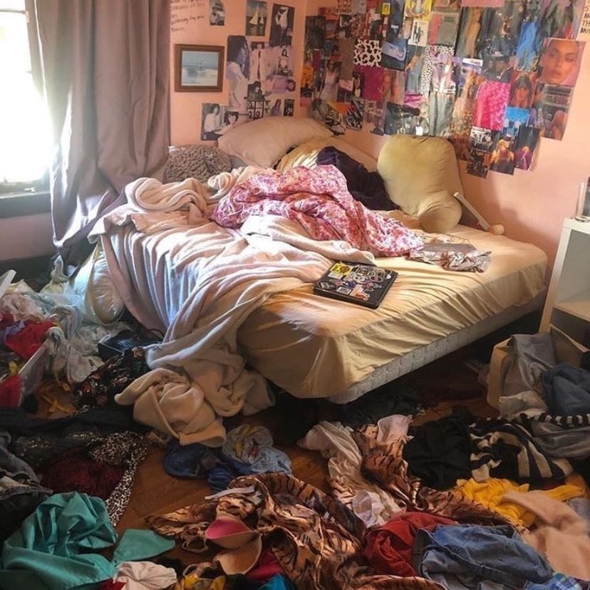 Detox your environment - There are many ways to do this, you can organize your space, get rid of things you no longer use, need or want, clean the floors, clean your benches. Delete photos of your phone, stop following random accounts.