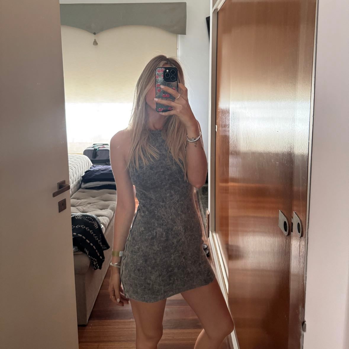 Urbano Vol II - Vestido corto desgastado con zapas!