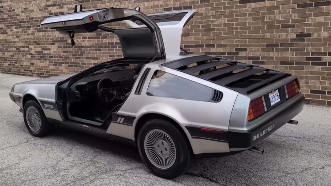 DeLorean DMC 12