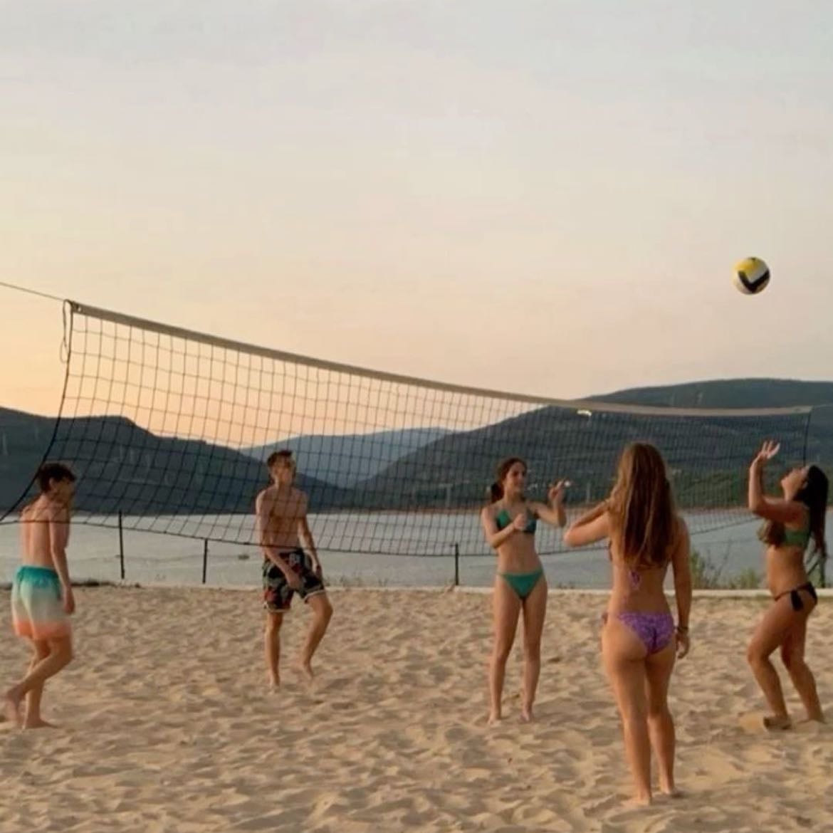 beach volleyball