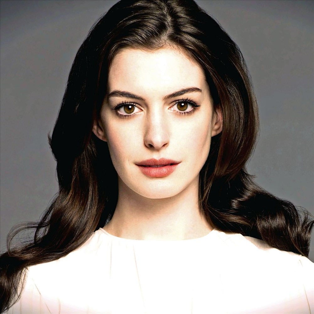 Anne Hathaway - Artist